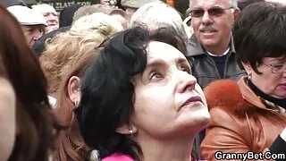 Пишна еротика с Японська красуня Акане Озора отримує приємну дрочку