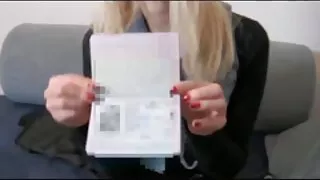 Симпатична Японська подружка з короткою стрижкою ніжно смокче волохатий член на камеру еротика 4к