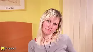 Спокуслива красуня з еротика бесплатно соковитою попкою скаче верхи на члені і робить мінет