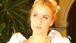 Тупа Біла сучка еротика бесплатно Тарра Уайт робить глибокий мінет і кінчає на твердий член