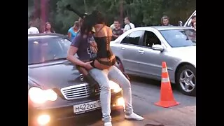 Темноволоса спекотна дівка Джерсі Джаксін робить тверду руская еротика глибоку глотку