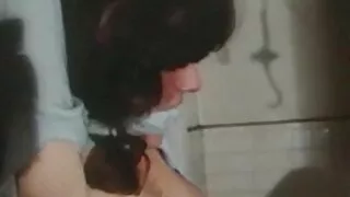 Спокуслива світловолоса красуня з пристрастю скаче на великому члені свого еротика с хлопця