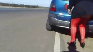 Пишногруда брюнетка Пума робить глибокий мінет еротика секс красивому молодому жеребцю